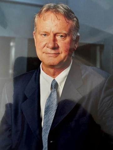 Portrait de Norbert Miconnet en costume et cravate
